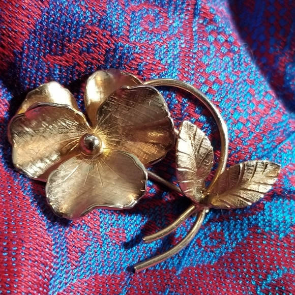 Relisted -Vintage Giovanni pansy brooch viola violet gold tone flower pin - Picture 4 of 11